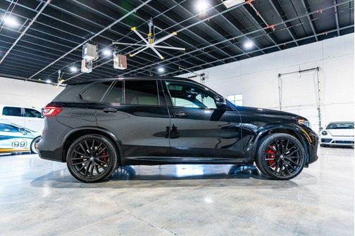 Black 2022 BMW X5 xDrive40i