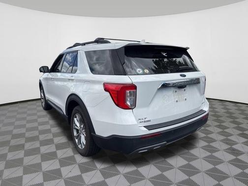 Star White Metallic Tri Coat 2021 Ford Explorer XLT
