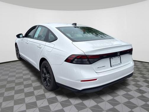 Platinum White Pearl 2025 Honda Accord SE