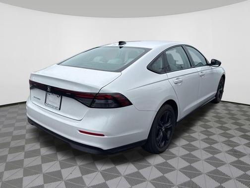 Platinum White Pearl 2025 Honda Accord SE