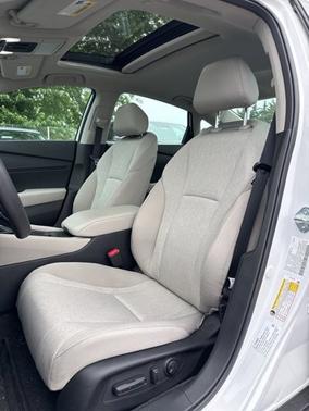 Platinum White Pearl 2025 Honda Accord SE