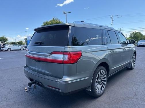 Jade Metallic 2019 Lincoln Navigator L Reserve