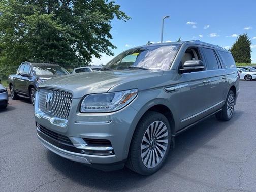 Jade Metallic 2019 Lincoln Navigator L Reserve