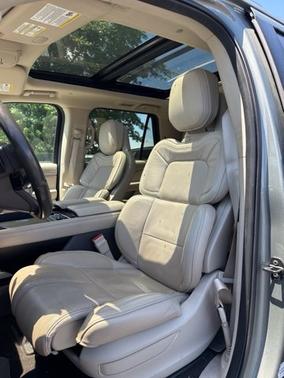 Jade Metallic 2019 Lincoln Navigator L Reserve