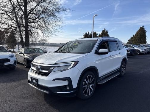 2022 Honda Pilot Touring 8-Passenger