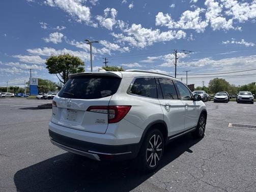White Diamond Pearl 2019 Honda Pilot Elite