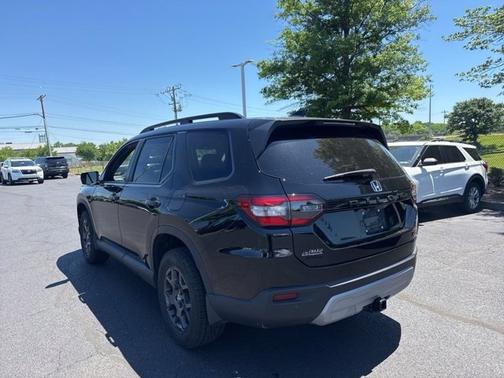 Crystal Black Pearl 2024 Honda Pilot TrailSport