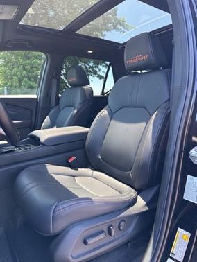 Crystal Black Pearl 2024 Honda Pilot TrailSport