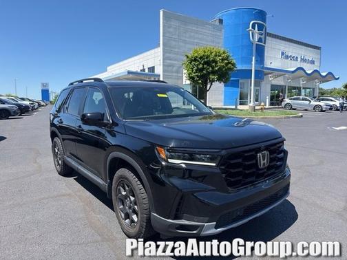 Crystal Black Pearl 2024 Honda Pilot TrailSport