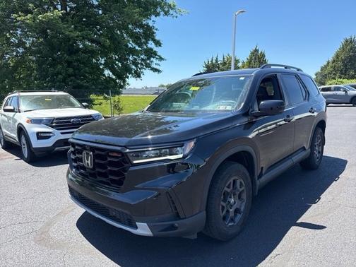 Crystal Black Pearl 2024 Honda Pilot TrailSport