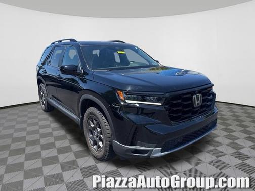 Crystal Black Pearl 2024 Honda Pilot TrailSport