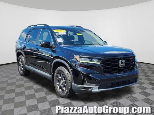 Crystal Black Pearl 2024 Honda Pilot TrailSport