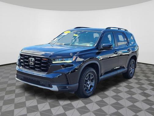 Crystal Black Pearl 2024 Honda Pilot TrailSport