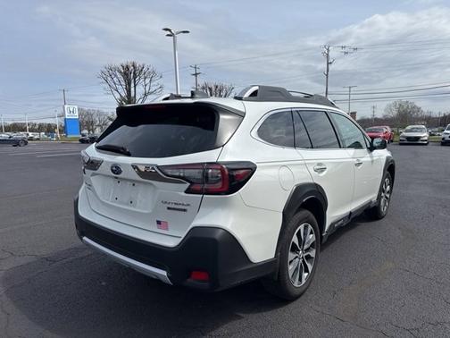 Crystal White Pearl 2023 Subaru Outback Touring