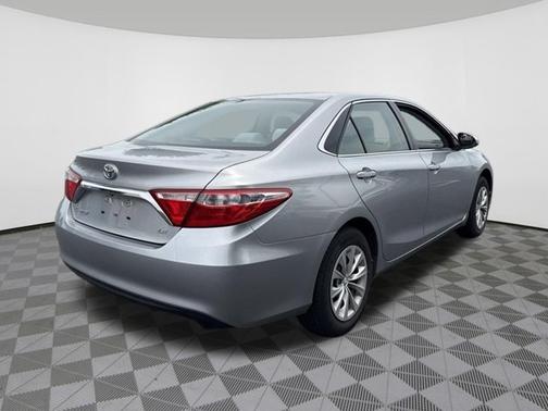 Celestial Silver Metallic 2017 Toyota Camry LE
