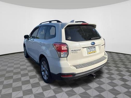 Crystal White Pearl 2018 Subaru Forester 2.5i Touring