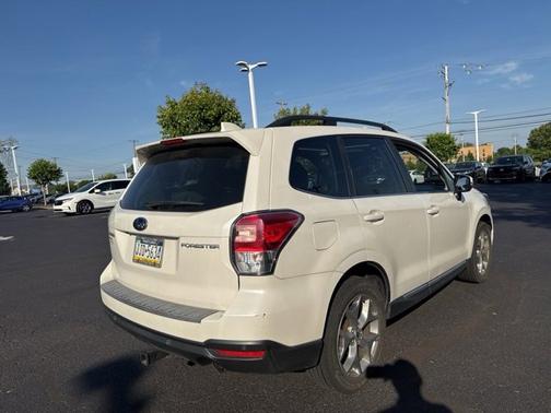 Crystal White Pearl 2018 Subaru Forester 2.5i Touring