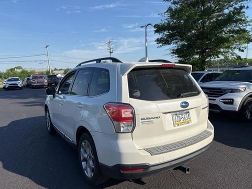 Crystal White Pearl 2018 Subaru Forester 2.5i Touring