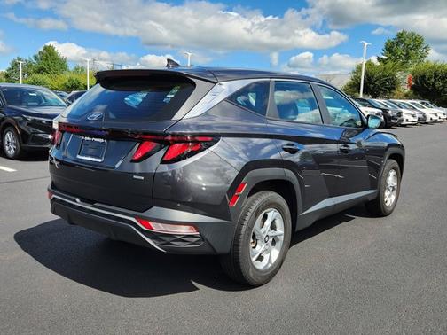 Dark Gray Metallic 2024 Hyundai TUCSON SE