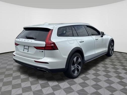 2020 Volvo V60 Cross Country T5