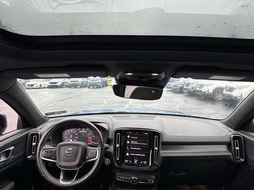 2021 Volvo XC40 R-Design
