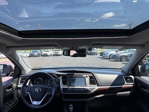 Midnight Black Metallic 2016 Toyota Highlander Limited Platinum