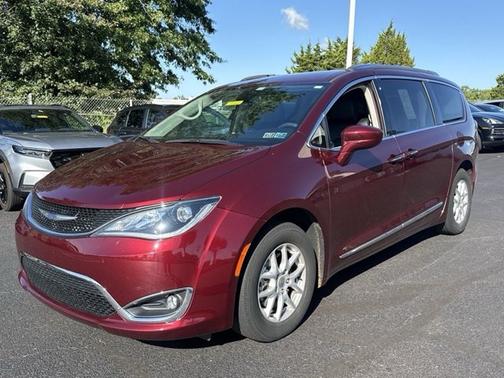 Velvet Red Pearlcoat 2020 Chrysler Pacifica Touring L