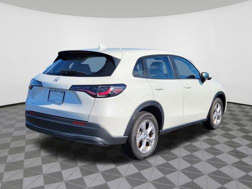 Platinum White Pearl 2024 Honda HR-V LX