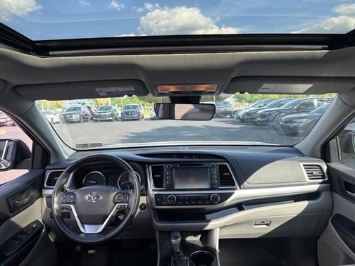 Predawn Gray Mica 2019 Toyota Highlander XLE