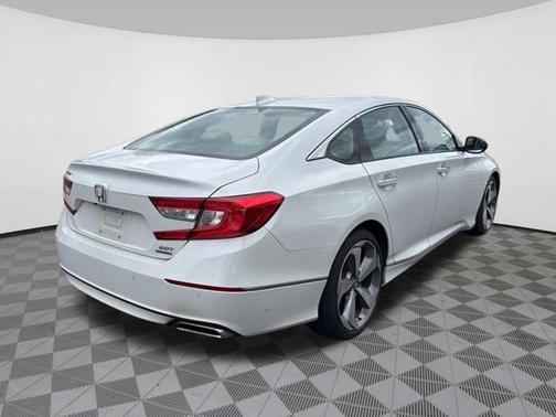 Platinum White Pearl 2018 Honda Accord Touring 2.0T
