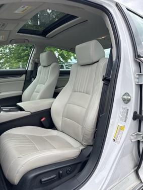 Platinum White Pearl 2018 Honda Accord Touring 2.0T