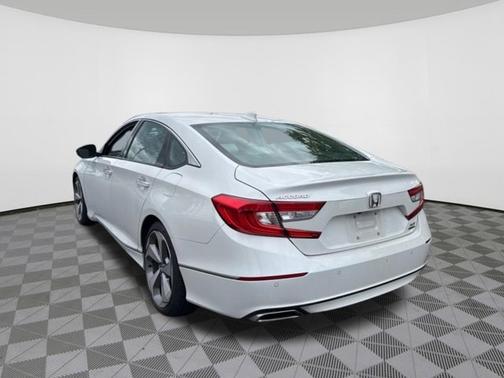 Platinum White Pearl 2018 Honda Accord Touring 2.0T
