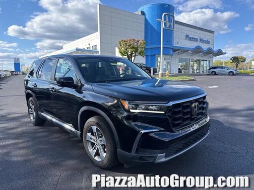 Crystal Black Pearl 2023 Honda Pilot EX-L 8 Passenger