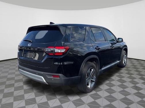Crystal Black Pearl 2023 Honda Pilot EX-L 8 Passenger