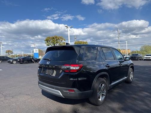 Crystal Black Pearl 2023 Honda Pilot EX-L 8 Passenger