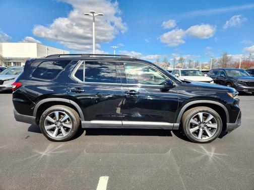 Crystal Black Pearl 2023 Honda Pilot Elite