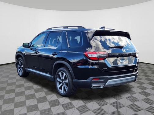 Crystal Black Pearl 2023 Honda Pilot Elite