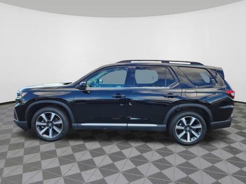 Crystal Black Pearl 2023 Honda Pilot Elite