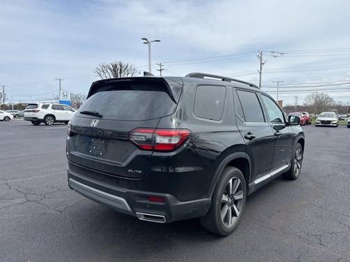 Crystal Black Pearl 2023 Honda Pilot Elite