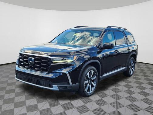 Crystal Black Pearl 2023 Honda Pilot Elite