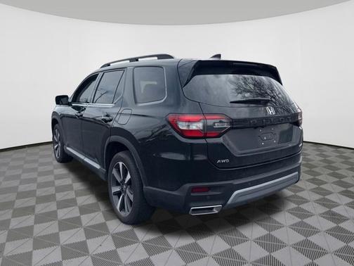 Crystal Black Pearl 2023 Honda Pilot Elite