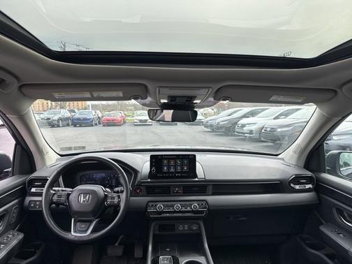 Crystal Black Pearl 2023 Honda Pilot Elite