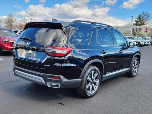 Crystal Black Pearl 2023 Honda Pilot Elite