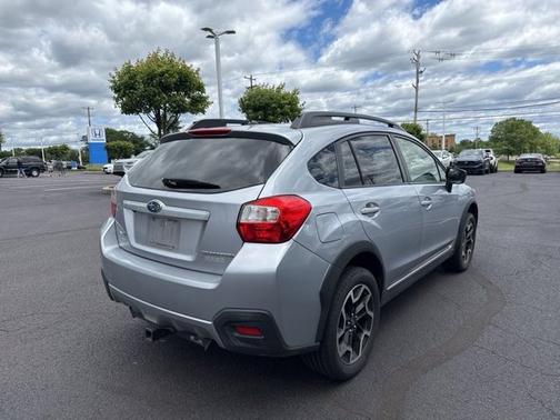 Ice Silver Metallic 2016 Subaru Crosstrek 2.0i