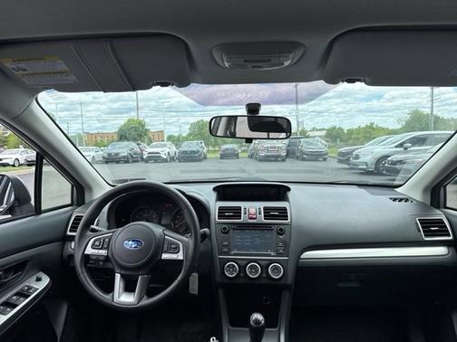 Ice Silver Metallic 2016 Subaru Crosstrek 2.0i
