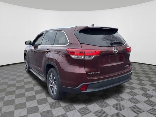 Ooh La La Rouge Mica 2018 Toyota Highlander XLE