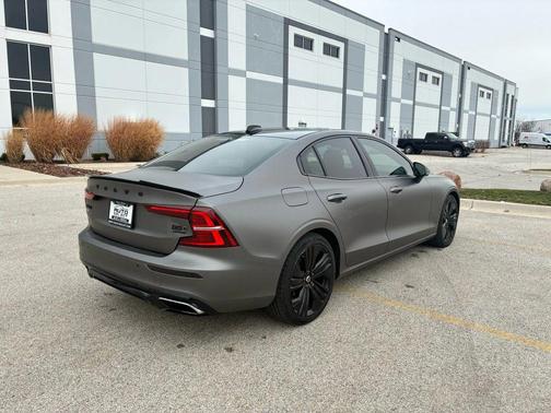 Gray 2022 Volvo S60 T5