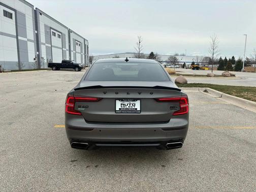 Gray 2022 Volvo S60 T5
