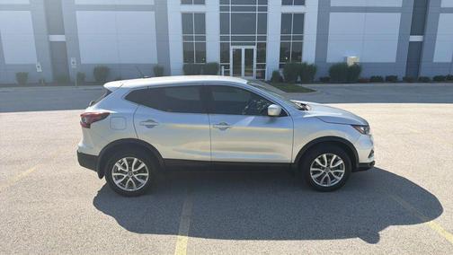 Brilliant Silver Metallic 2022 Nissan Rogue Sport S