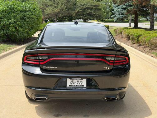 Pitch Black 2015 Dodge Charger R/T
